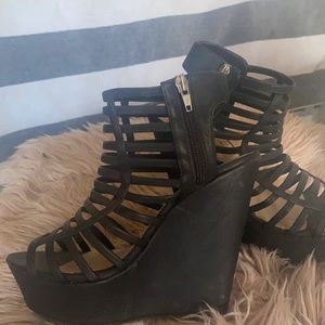 Black wedges